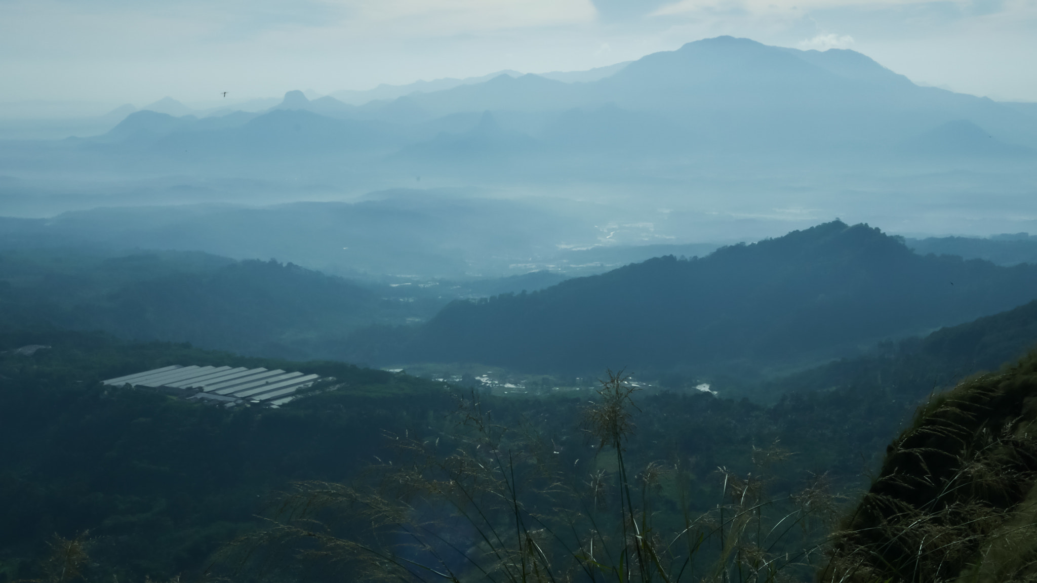 Panasonic Lumix DMC-GX85 (Lumix DMC-GX80 / Lumix DMC-GX7 Mark II) sample photo. Mountain side photography