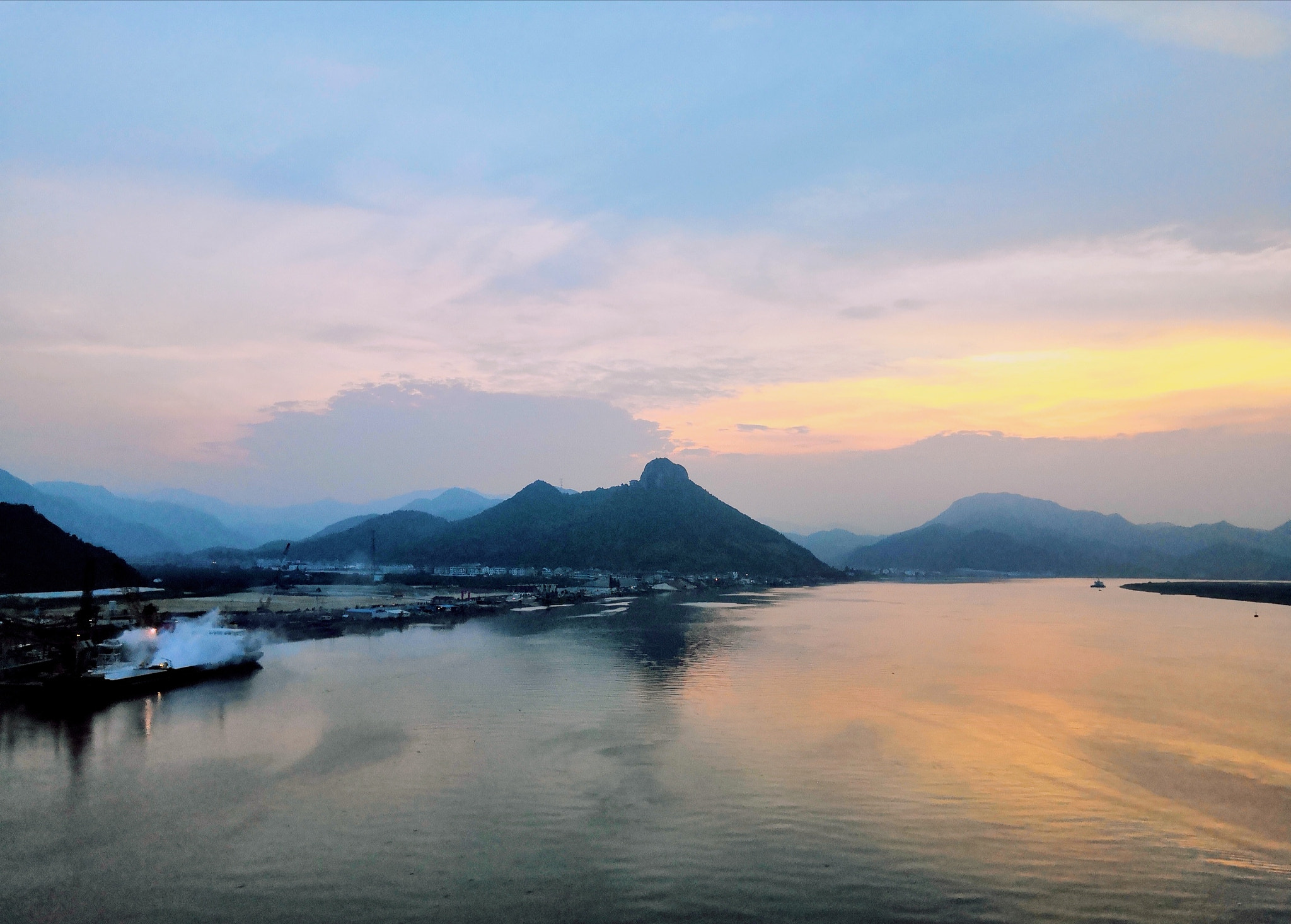 HUAWEI Honor 10 sample photo. River in sunset photography