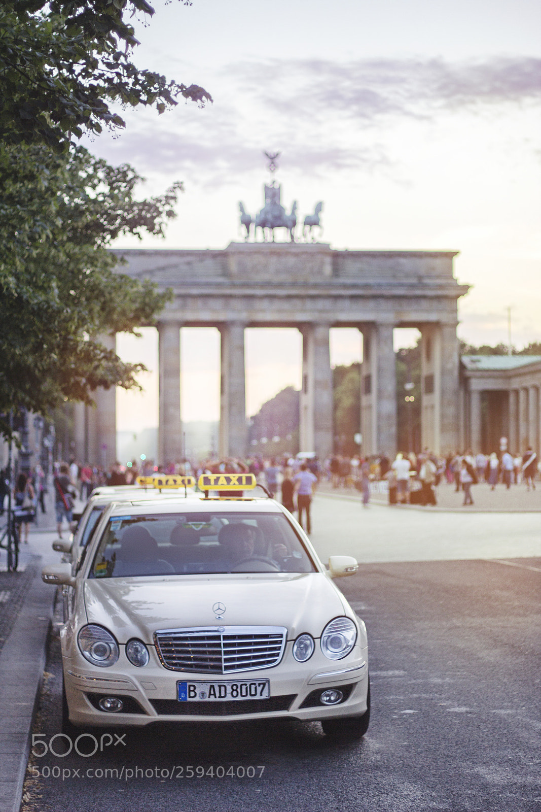 Canon EOS 600D (Rebel EOS T3i / EOS Kiss X5) sample photo. Berlin taxi photography