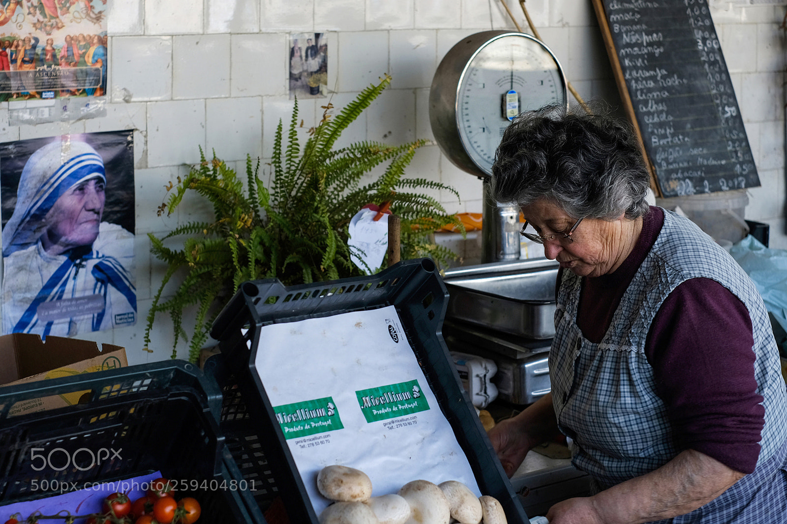 Fujifilm X-T20 sample photo. No emblem tico mercado photography