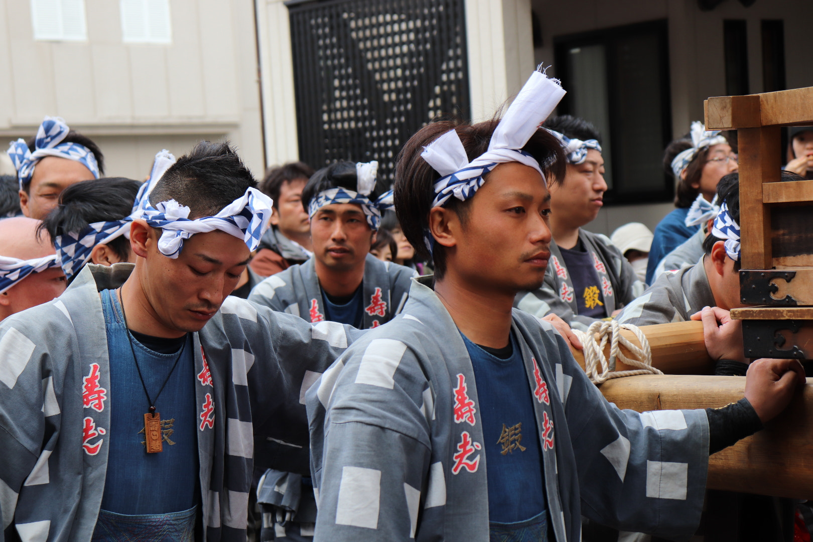 Canon EOS 200D (EOS Rebel SL2 / EOS Kiss X9) sample photo. Matsuri float team photography