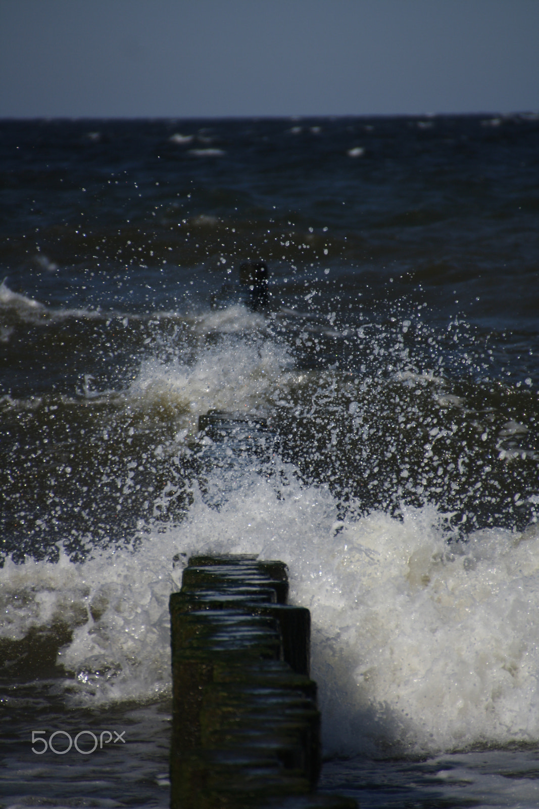 Canon EOS 1000D (EOS Digital Rebel XS / EOS Kiss F) sample photo. Breaking of waves photography
