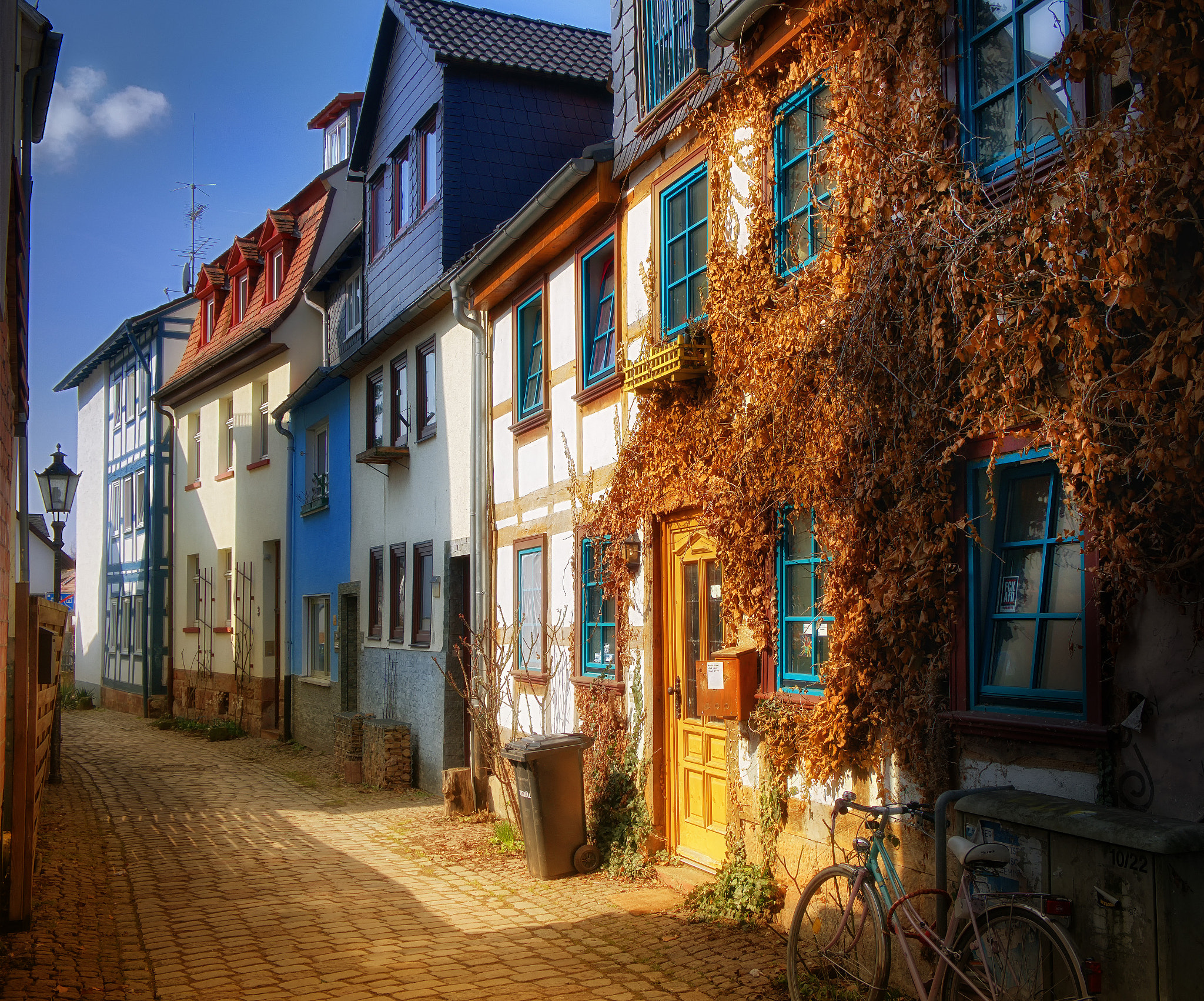 Panasonic DMC-G81 sample photo. Buntes gässchen in marburg photography