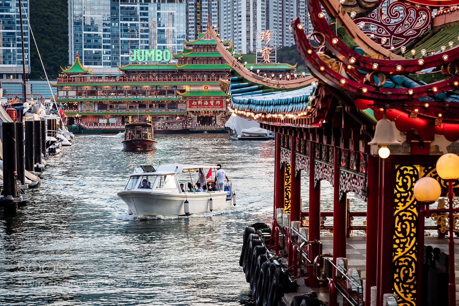 Canon EOS-1D X Mark II sample photo. Jumbo floating restaurant  photography