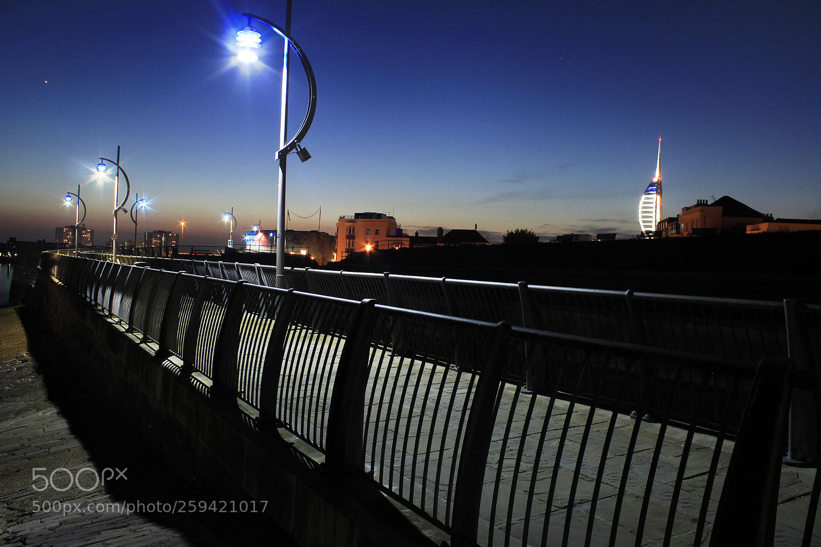 Canon EOS 600D (Rebel EOS T3i / EOS Kiss X5) sample photo. Seafront nighttime walk photography