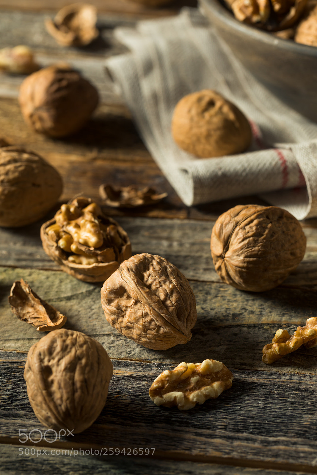 Canon EOS 5D Mark IV sample photo. Raw brown organic walnuts photography