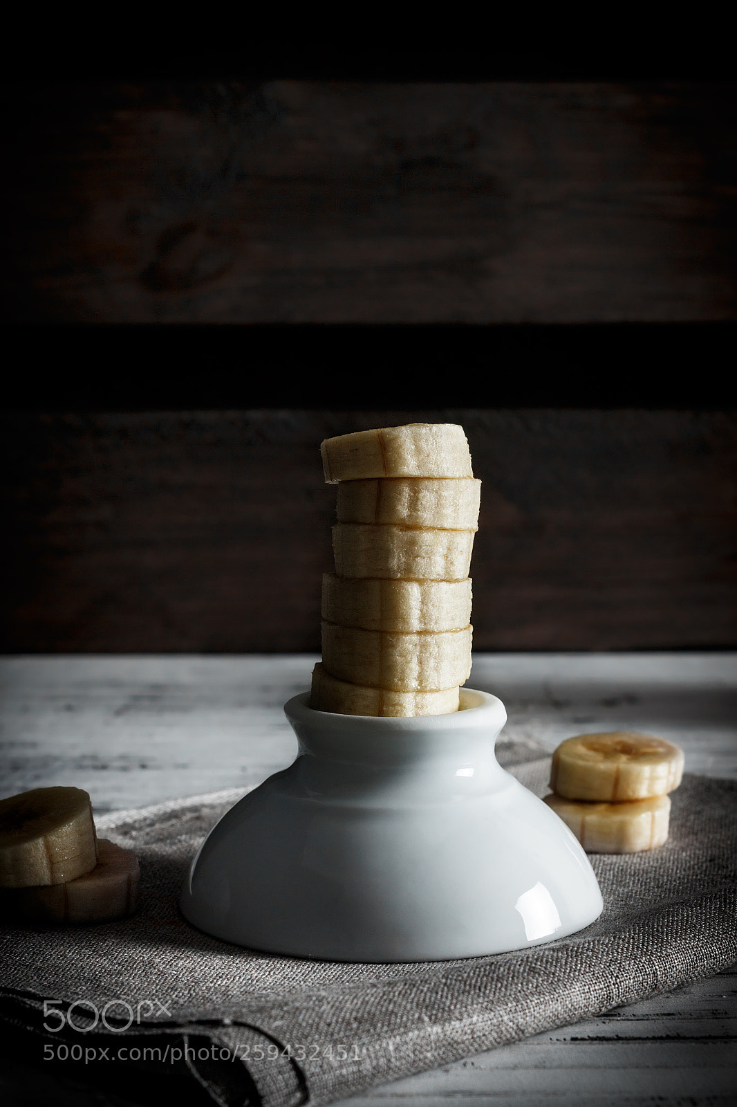 Canon EOS 700D (EOS Rebel T5i / EOS Kiss X7i) sample photo. Banana slices in a photography