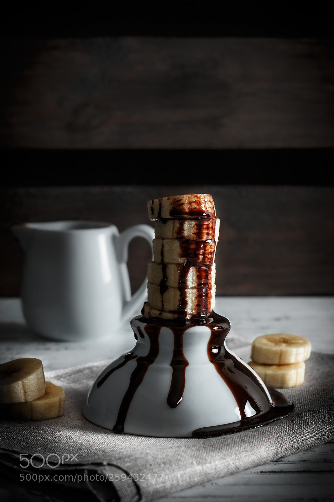 Canon EOS 700D (EOS Rebel T5i / EOS Kiss X7i) sample photo. Banana slices in a photography
