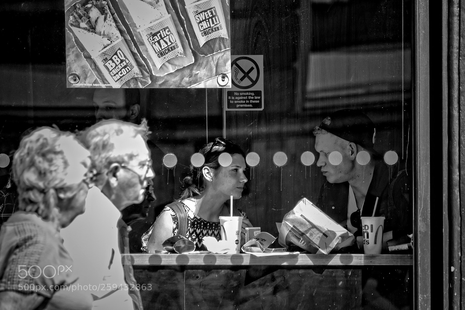 Canon EOS 60D sample photo. Quarrels in the window photography