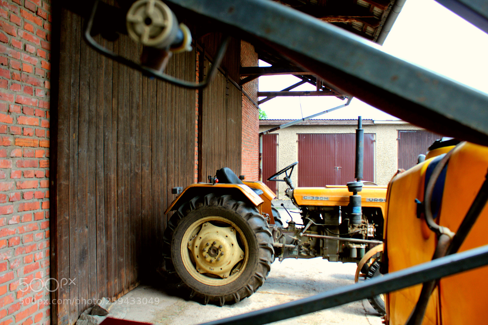 Canon EOS 1300D (EOS Rebel T6 / EOS Kiss X80) sample photo. Yellow tractor photography