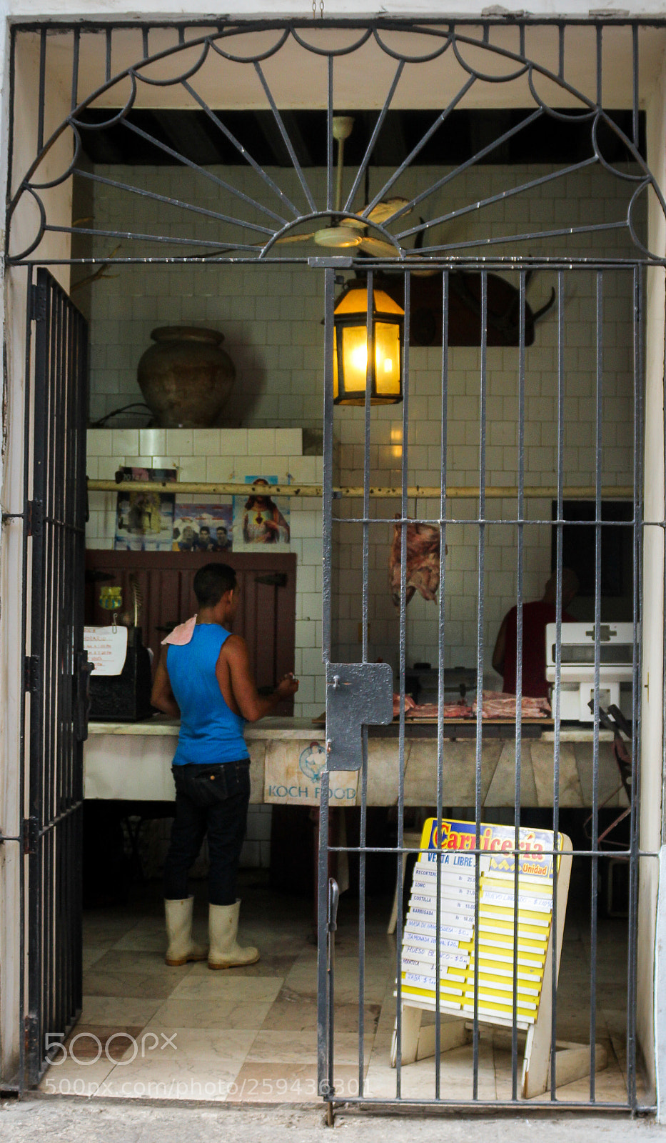 Canon EOS 1200D (EOS Rebel T5 / EOS Kiss X70 / EOS Hi) sample photo. Carneceria en la havana photography