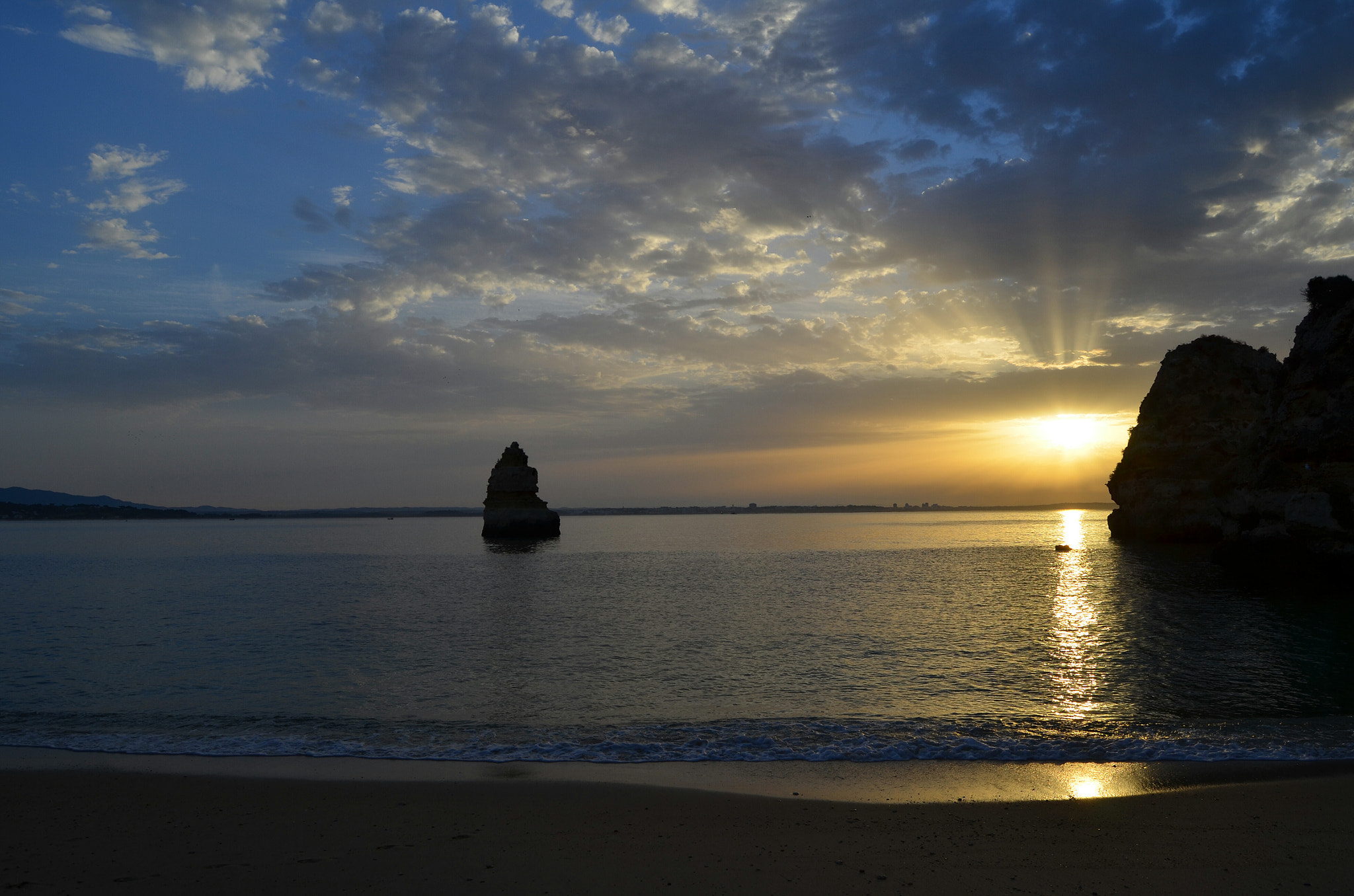 Nikon D5100 sample photo. Sunrise on the beach photography