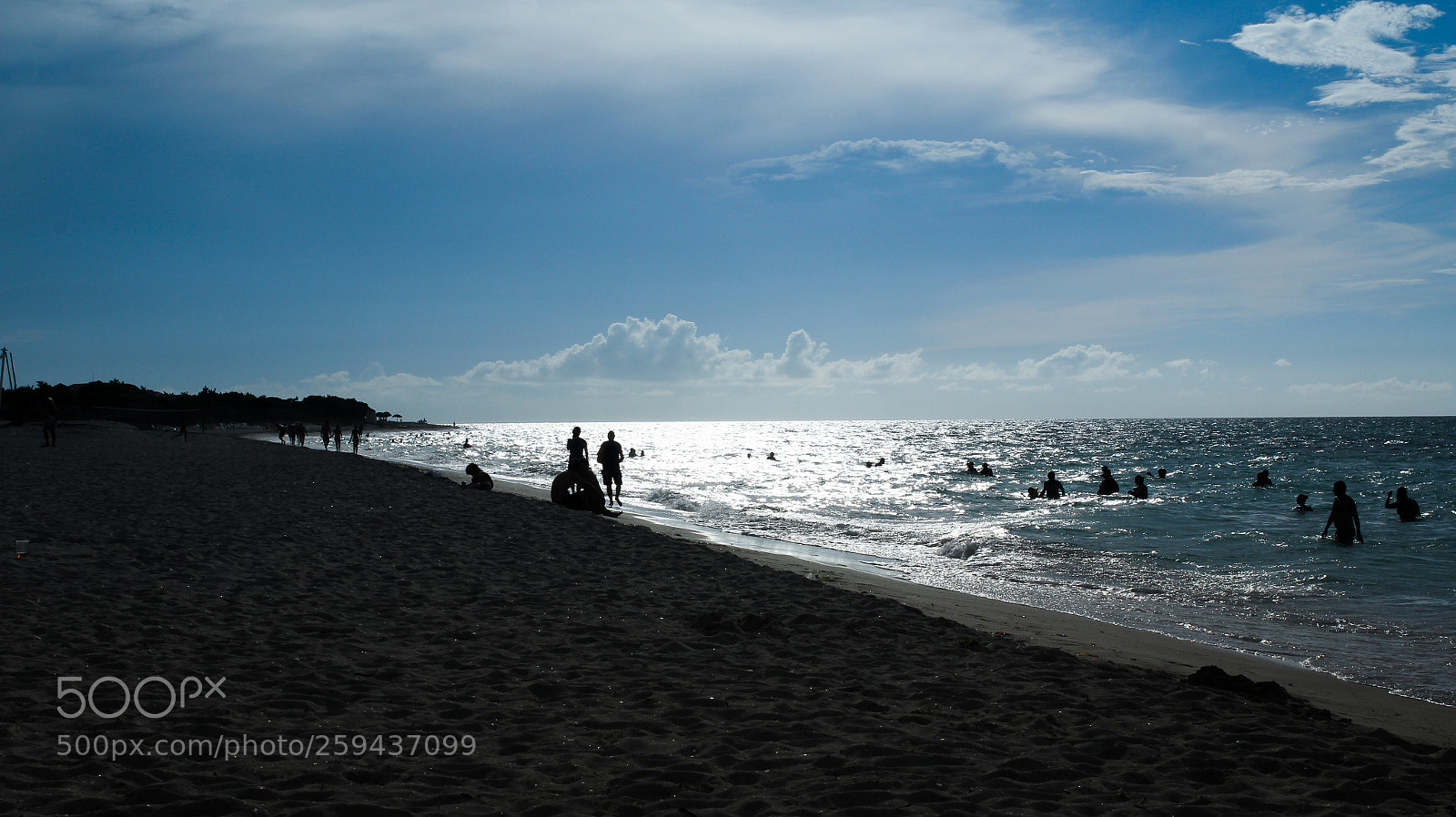 Canon EOS 1200D (EOS Rebel T5 / EOS Kiss X70 / EOS Hi) sample photo. Varadero a contraluz photography