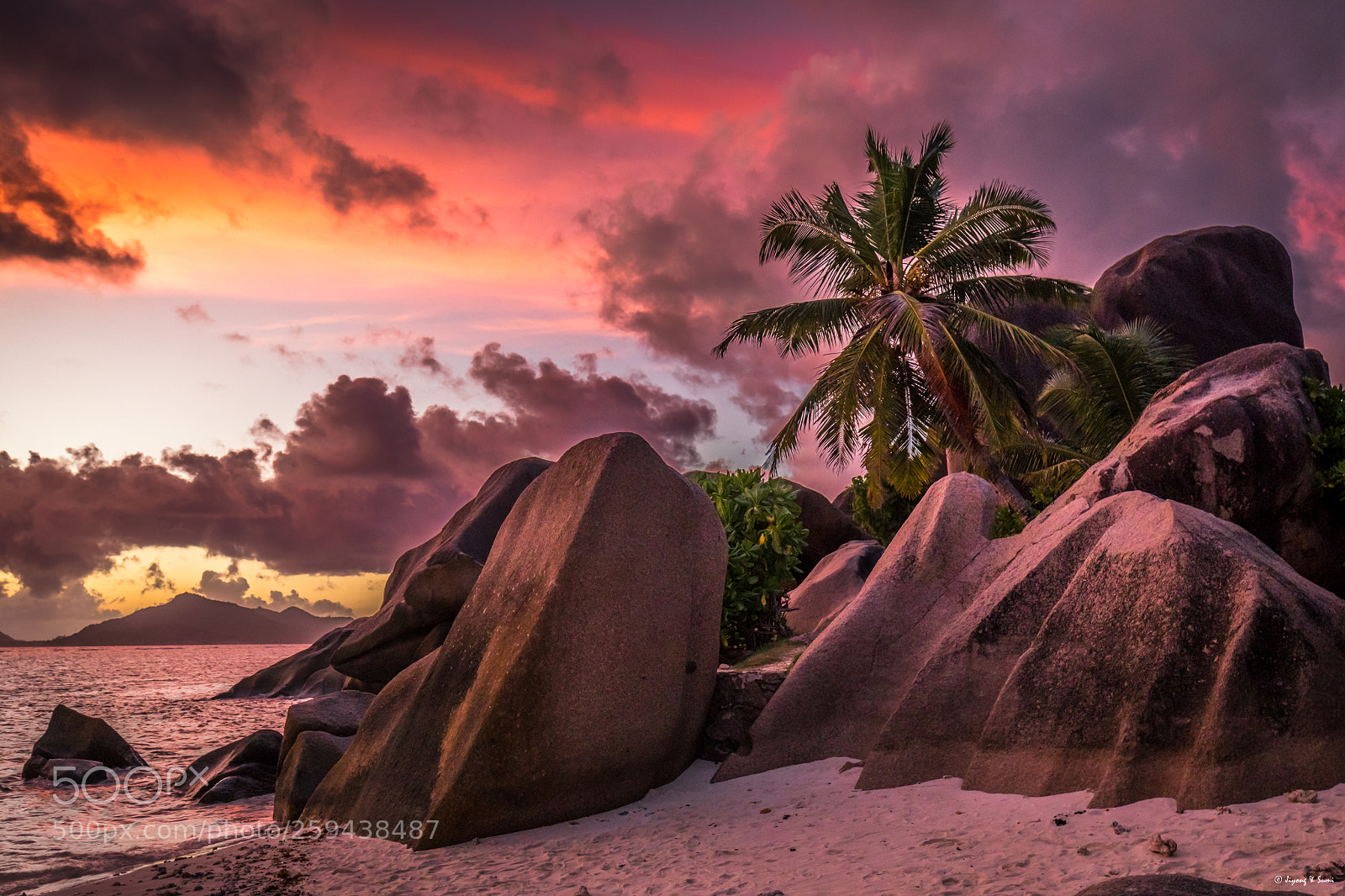 Canon EOS 5D Mark IV sample photo. Sunset on anse source photography