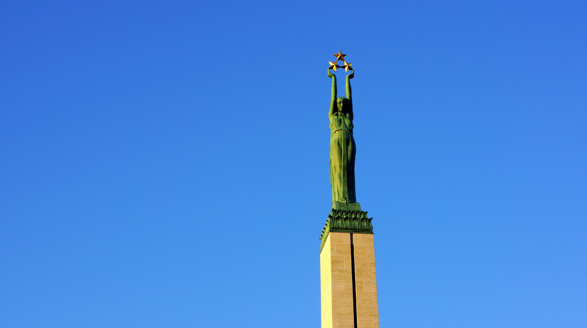 Sony Alpha NEX-7 + Sony E 18-55mm F3.5-5.6 OSS sample photo. Freedom monument photography