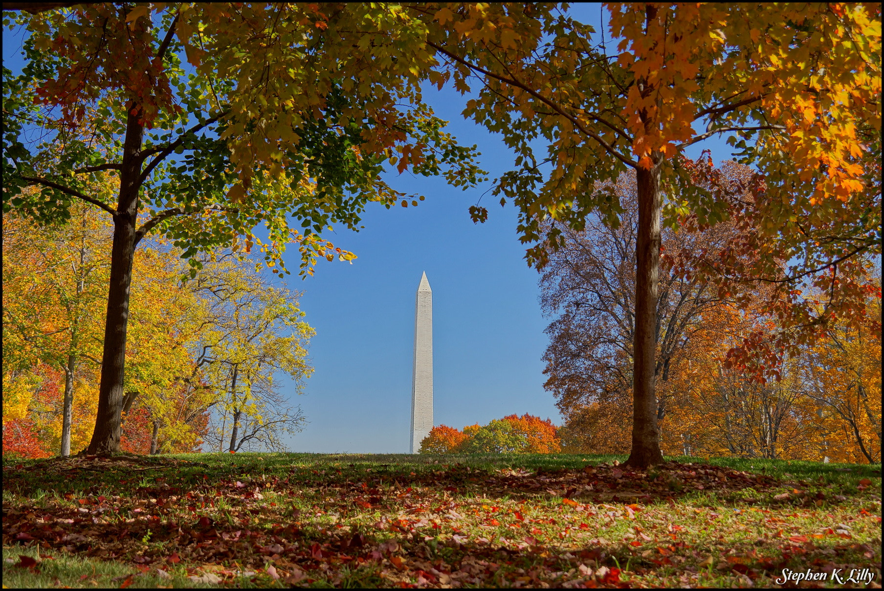 Sony Alpha NEX-5N + Sony E 18-55mm F3.5-5.6 OSS sample photo. Washington monument - fall view photography