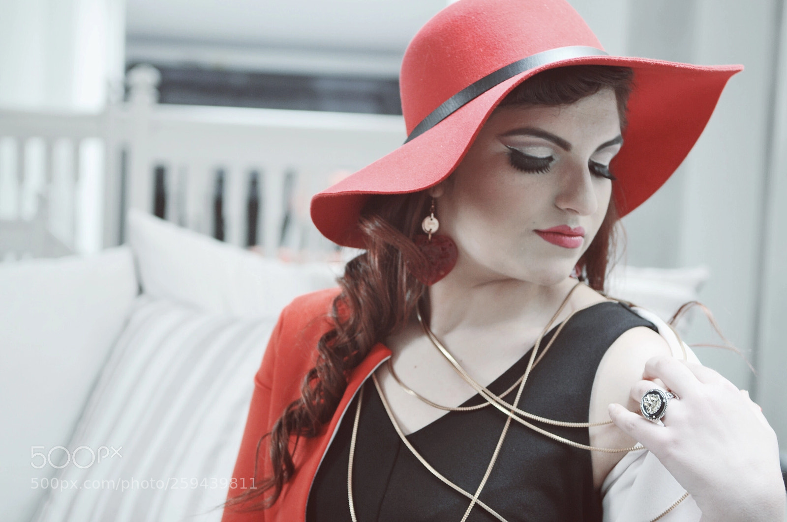 Nikon D300 sample photo. Cappello rosso photography