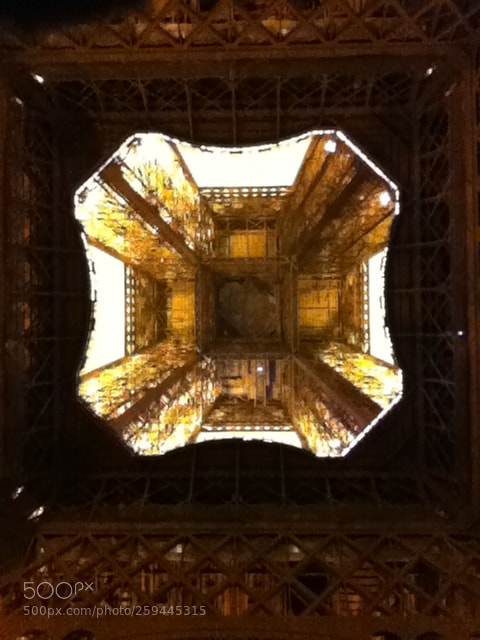 Apple iPhone 4 sample photo. Eiffel tower photography