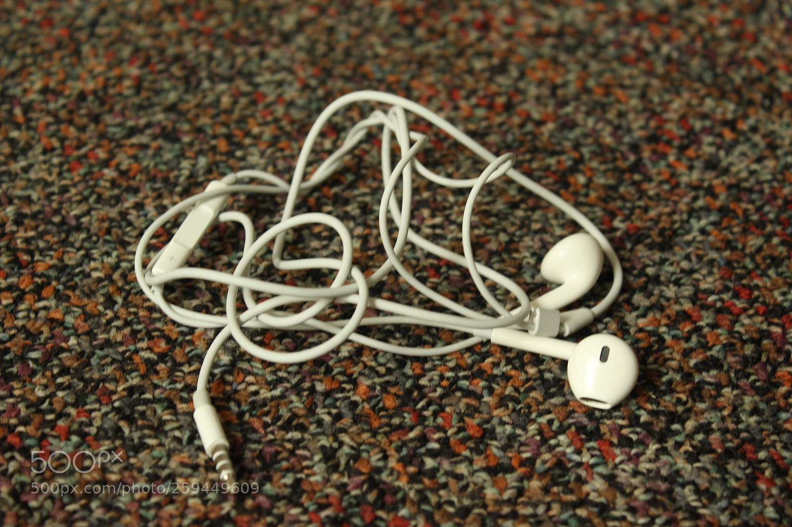 Canon EOS 1200D (EOS Rebel T5 / EOS Kiss X70 / EOS Hi) sample photo. Headphones mid photography