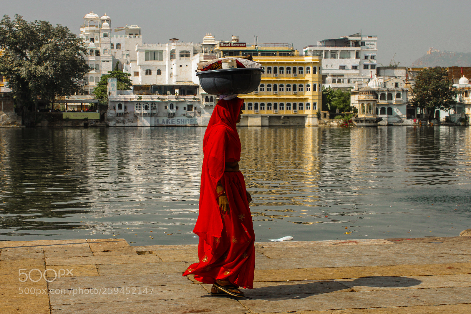 Canon EOS 500D (EOS Rebel T1i / EOS Kiss X3) sample photo. Udaipur mujer, con vestido photography