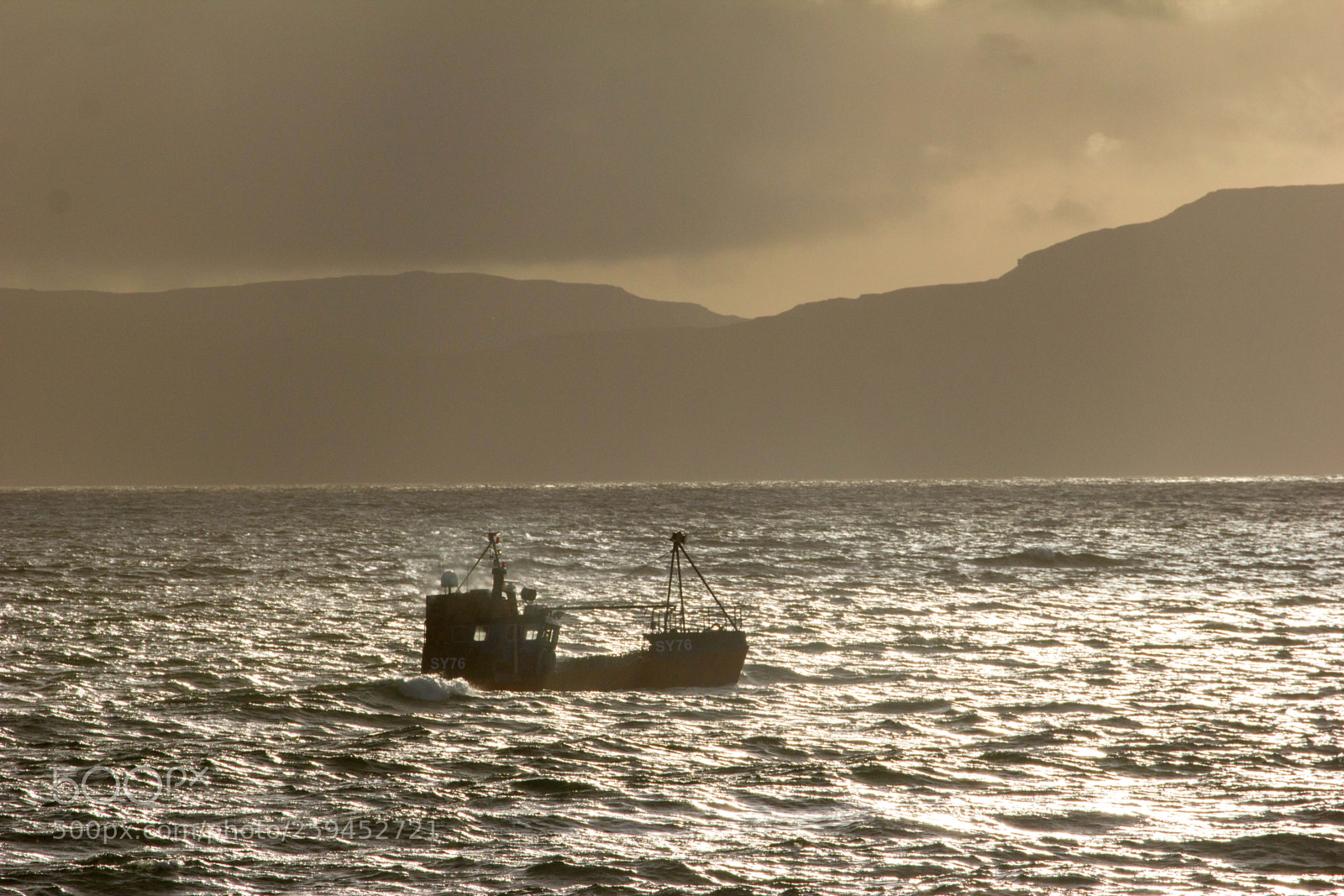 Canon EOS 550D (EOS Rebel T2i / EOS Kiss X4) sample photo. Fishing boat photography