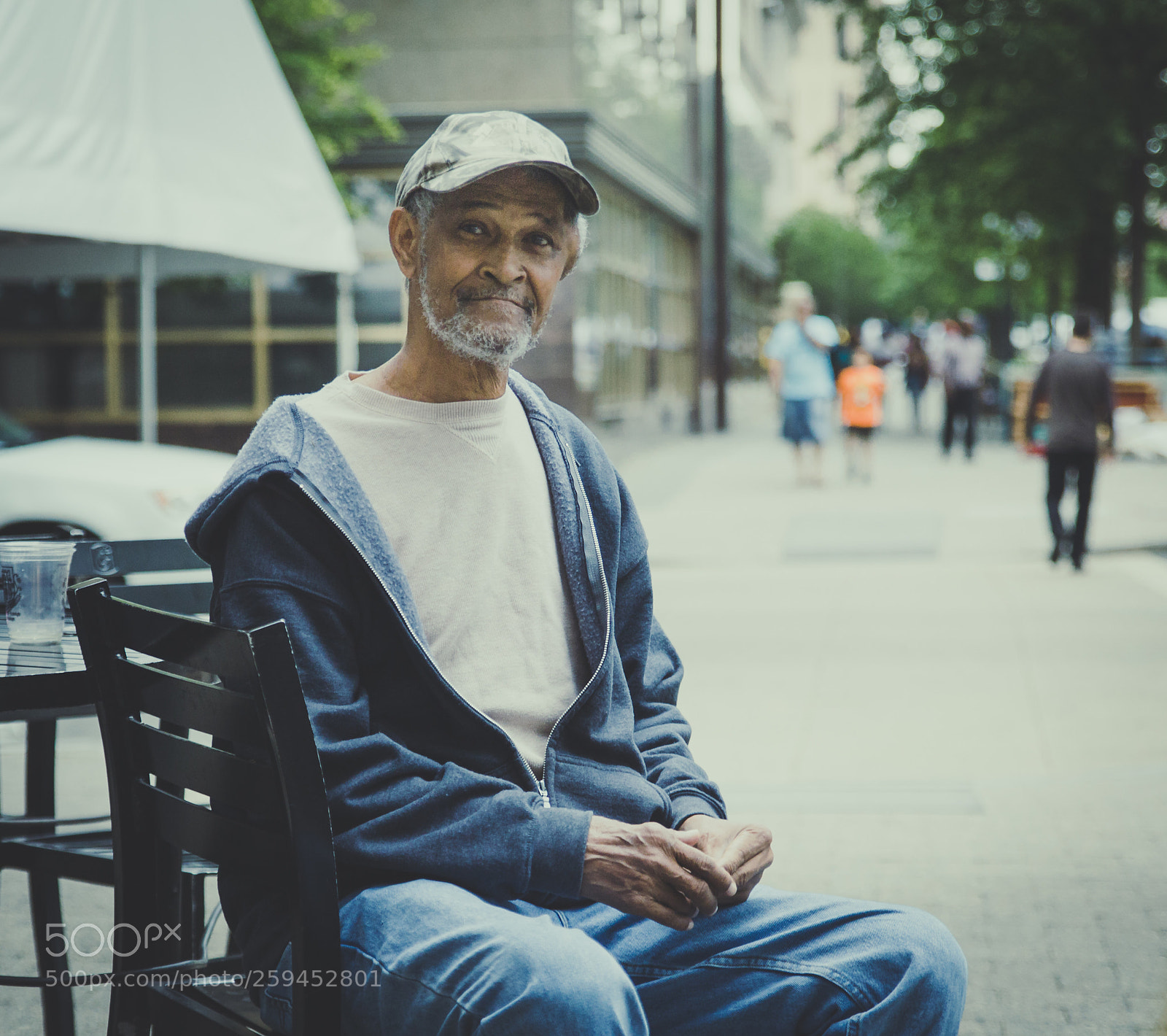 Canon EOS 6D Mark II sample photo. Old man sitting photography