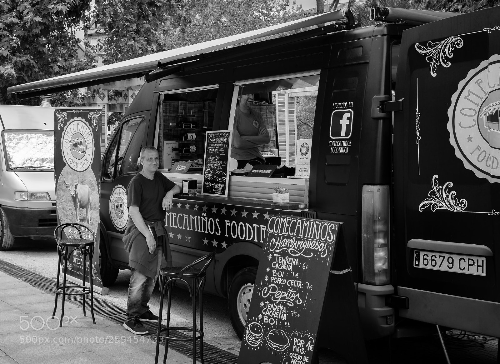 Fujifilm X100F sample photo. Foodtruck. photography