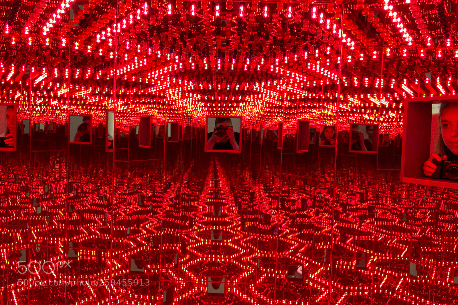 Canon EOS 60D sample photo. Mirror red photography