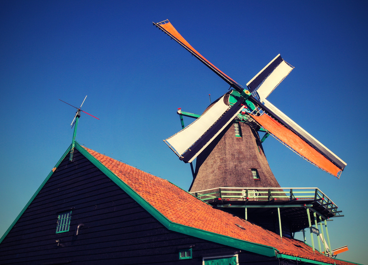 Samsung NX10 sample photo. Windmill photography