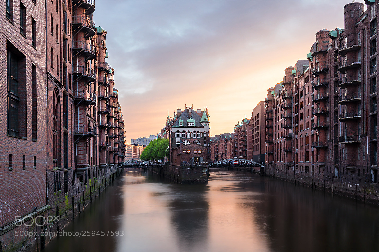 Canon EOS 5D Mark IV sample photo. Wasserschloss at sunset photography