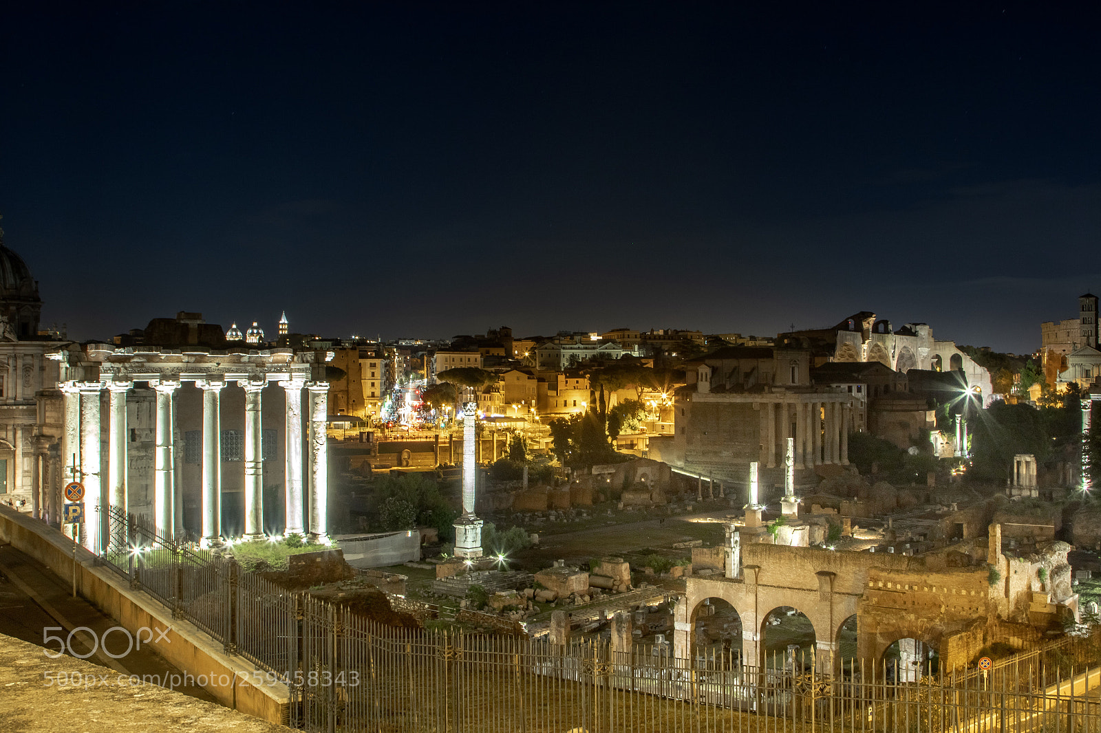 Canon EOS 7D Mark II sample photo. The forum - night photography