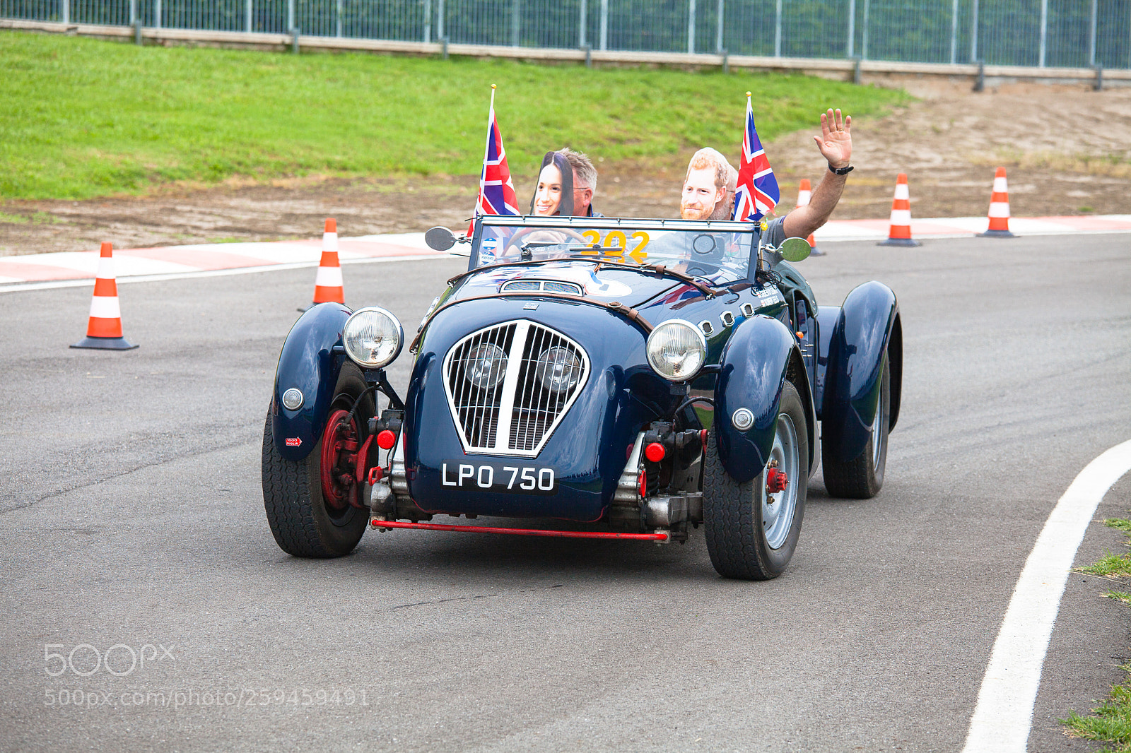 Canon EOS 5D Mark II sample photo. Healey 2400 silverstone e-type photography