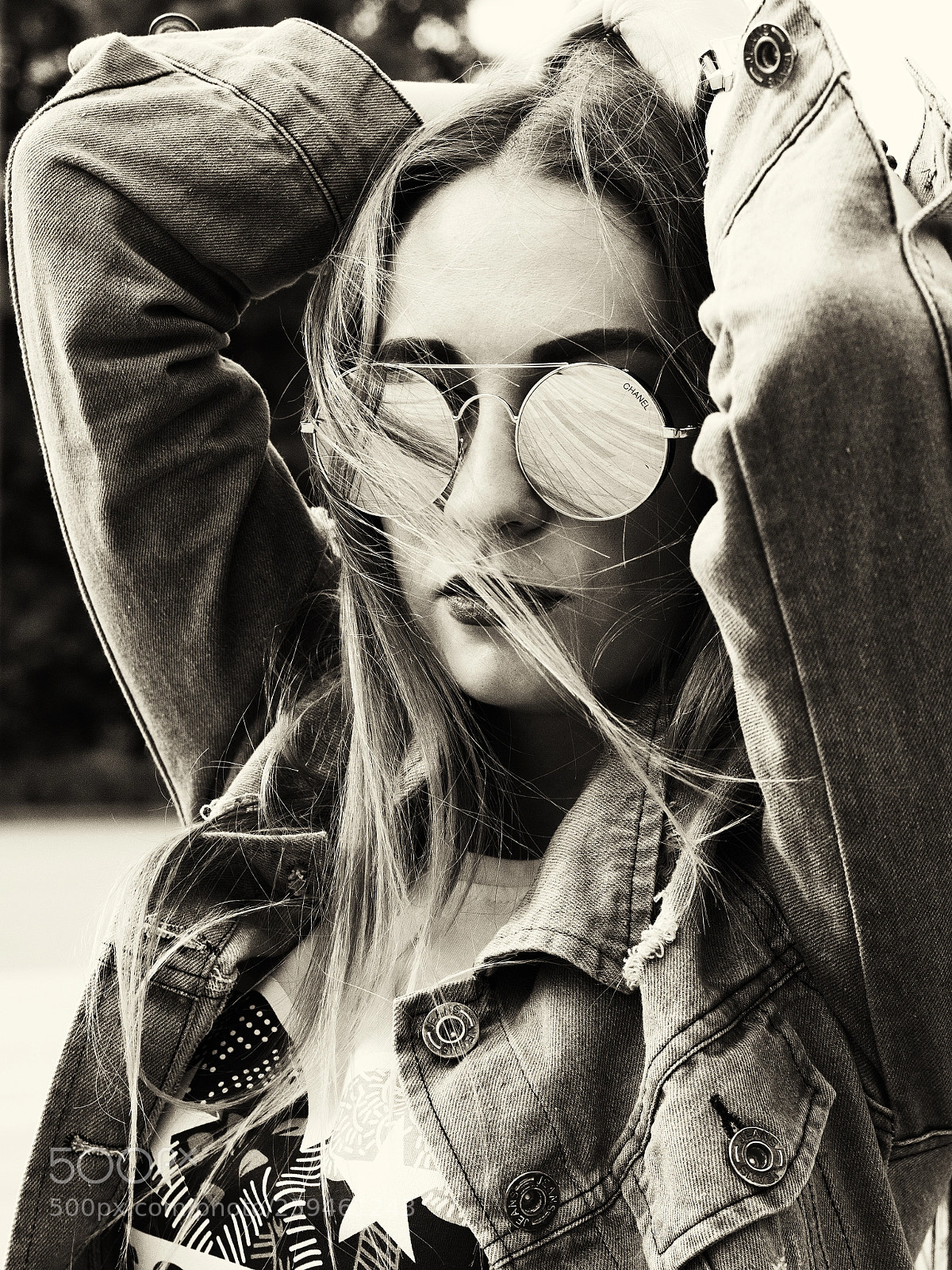 Olympus OM-D E-M1 sample photo. A girl with sunglasses photography