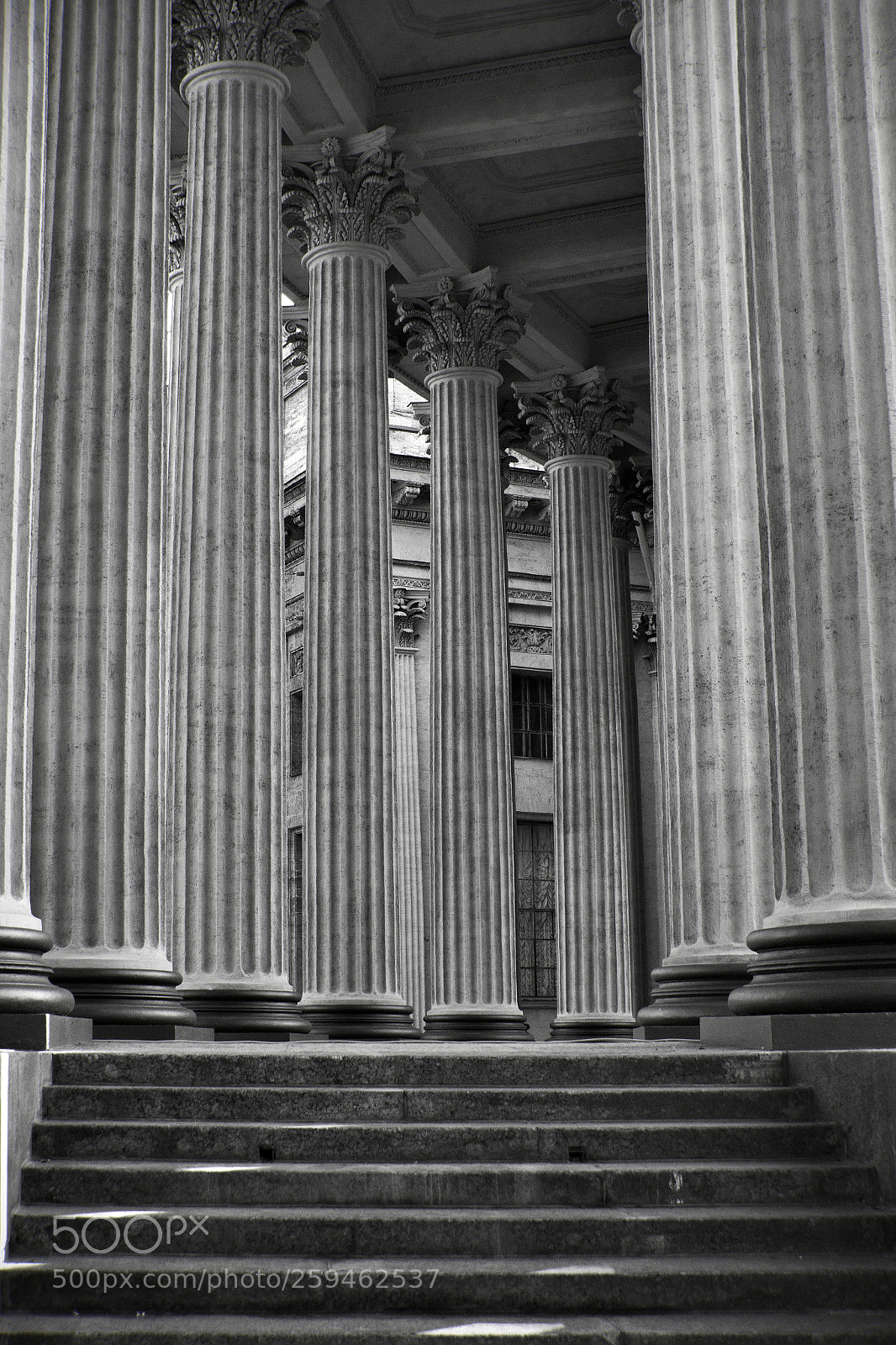 Canon EOS 550D (EOS Rebel T2i / EOS Kiss X4) sample photo. Kazan cathedral colonnade. saint photography