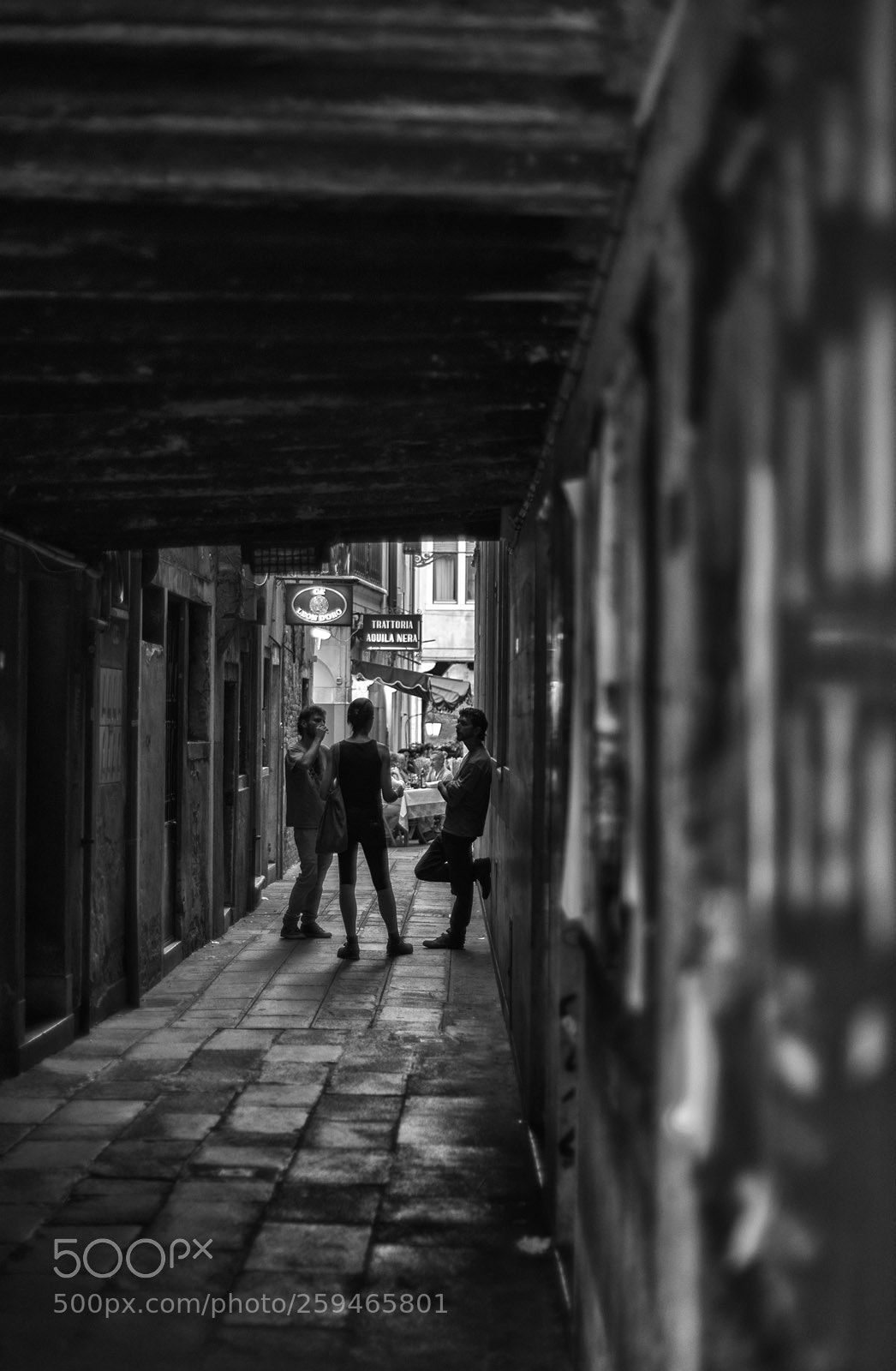 Sony a7 II sample photo. Casual conversation... photography