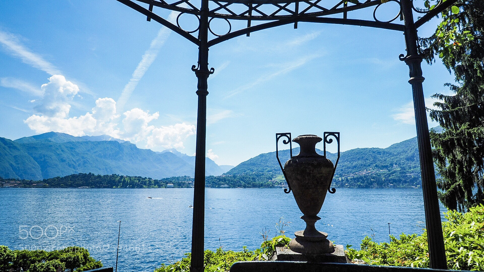 Olympus OM-D E-M10 sample photo. Villa carlotta, lake como photography