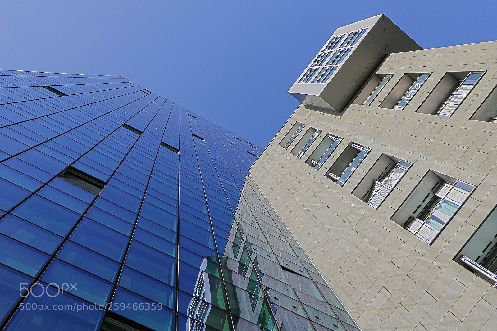 Panasonic Lumix DMC-FZ2500 (Lumix DMC-FZ2000) sample photo. Edificio albia photography