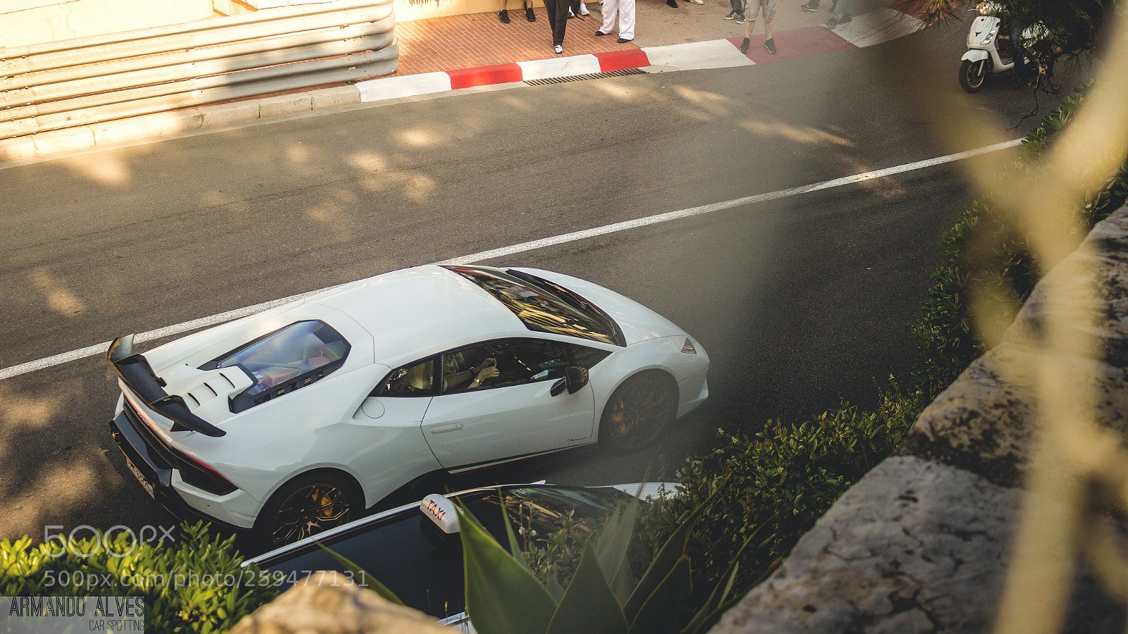Canon EOS 600D (Rebel EOS T3i / EOS Kiss X5) sample photo. Bull through the streets photography