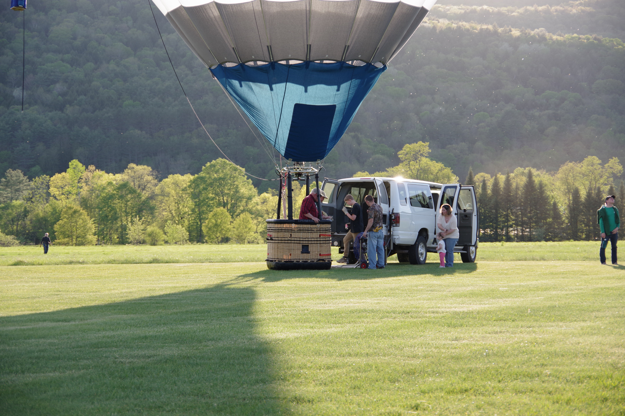 Pentax K-70 sample photo. Balloon launching photography