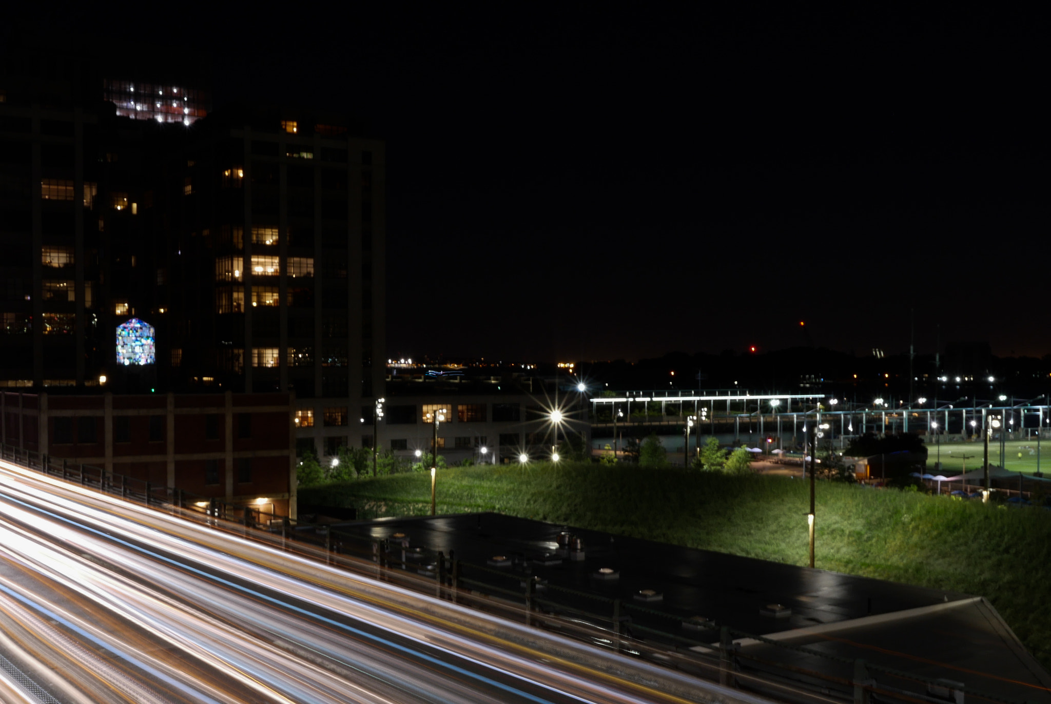 Panasonic Lumix DMC-GX85 (Lumix DMC-GX80 / Lumix DMC-GX7 Mark II) sample photo. Traffic by night photography