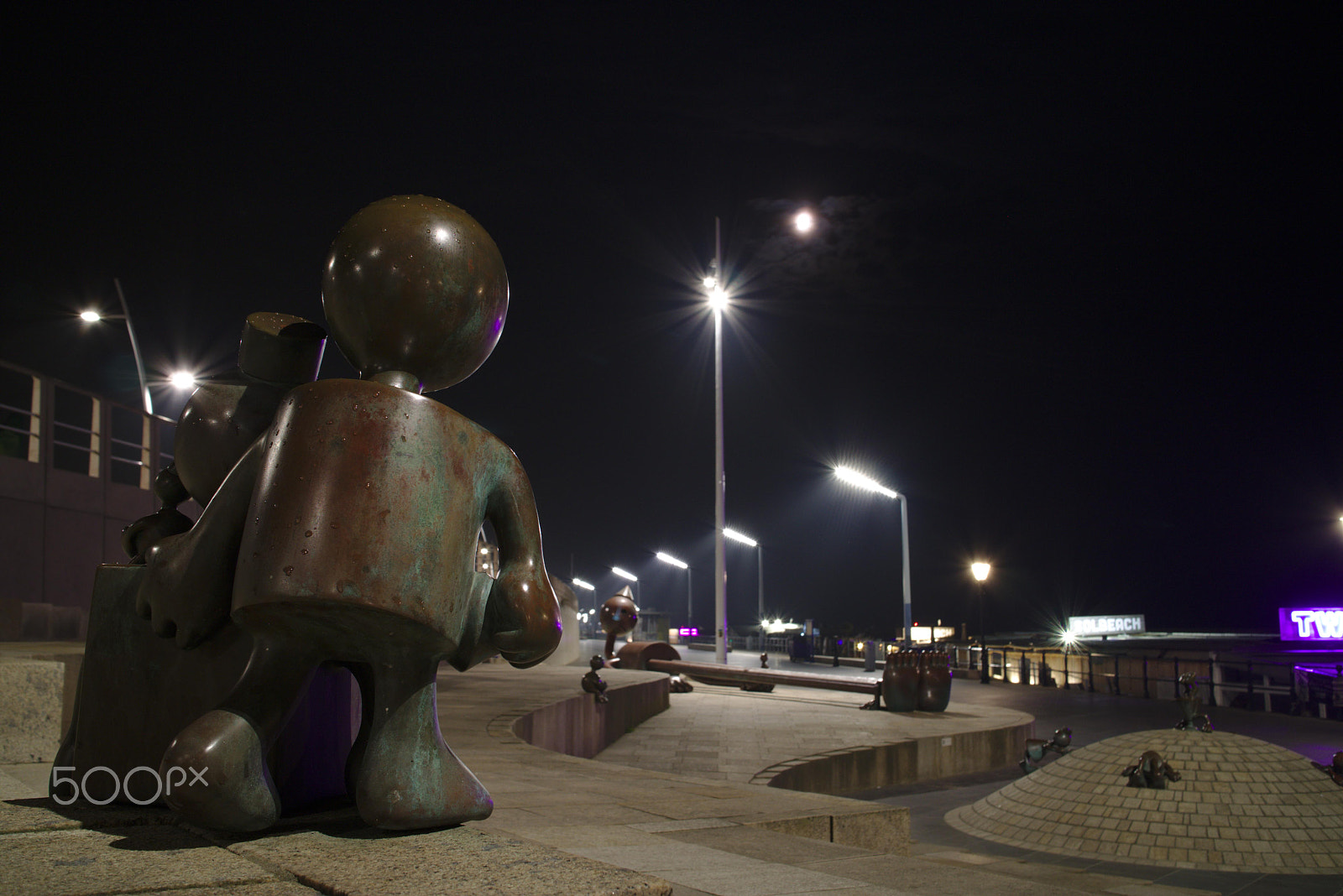 Canon EF-M 22mm F2 STM sample photo. Copper moon photography