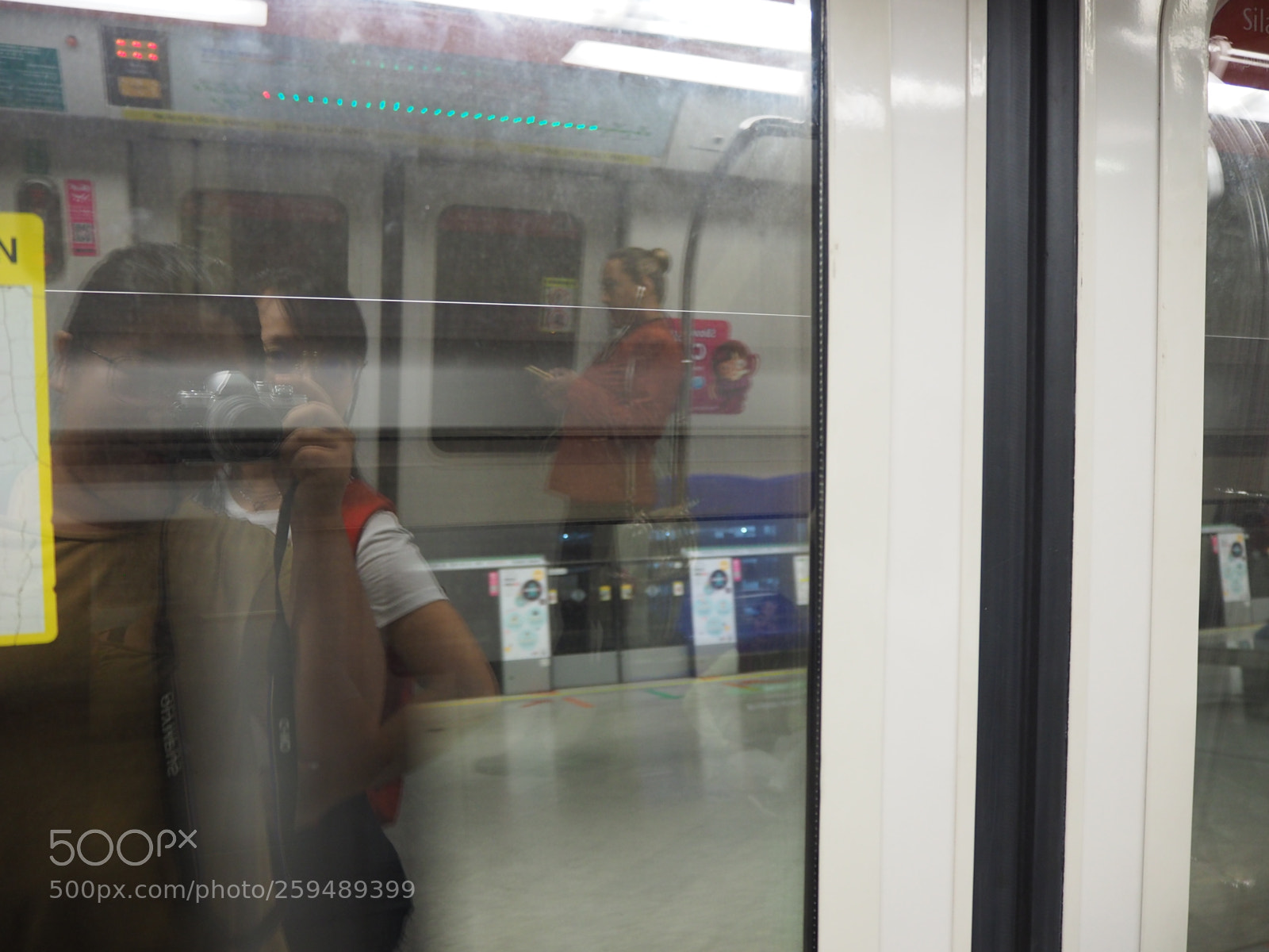 Olympus OM-D E-M10 II sample photo. Mrt w sista, singapore photography