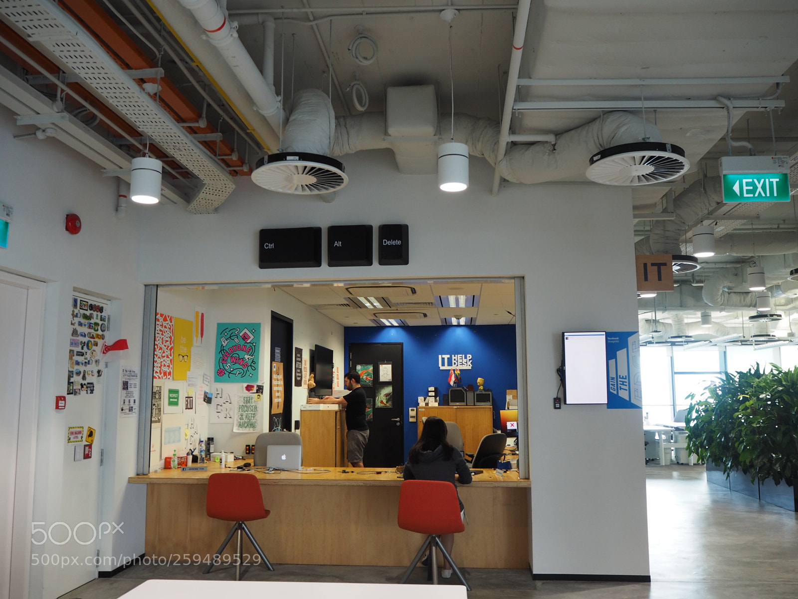 Olympus OM-D E-M10 II sample photo. Facebook hq, singapore photography