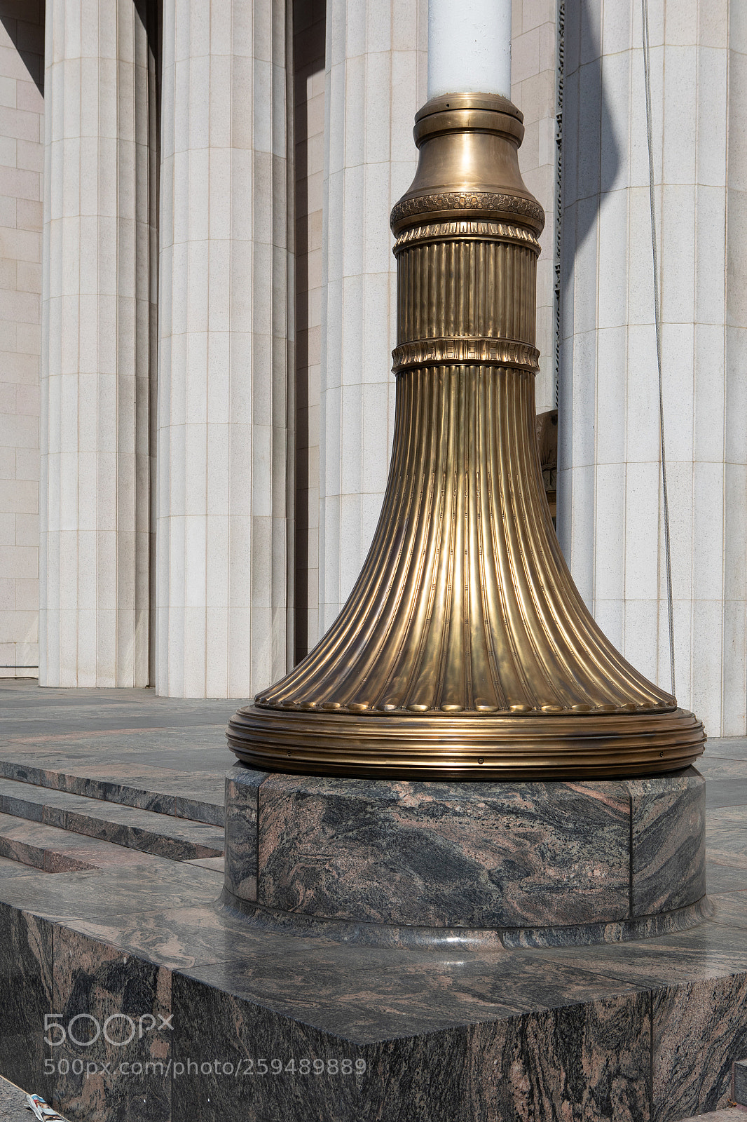 Canon EOS 5D Mark IV sample photo. Flagpole base federal courthouse photography