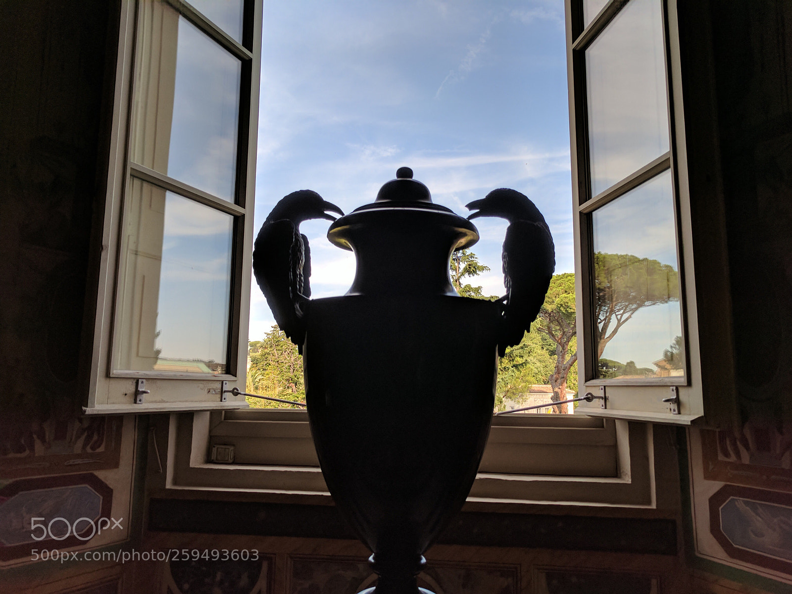 Google Pixel sample photo. Two birds, one vase photography