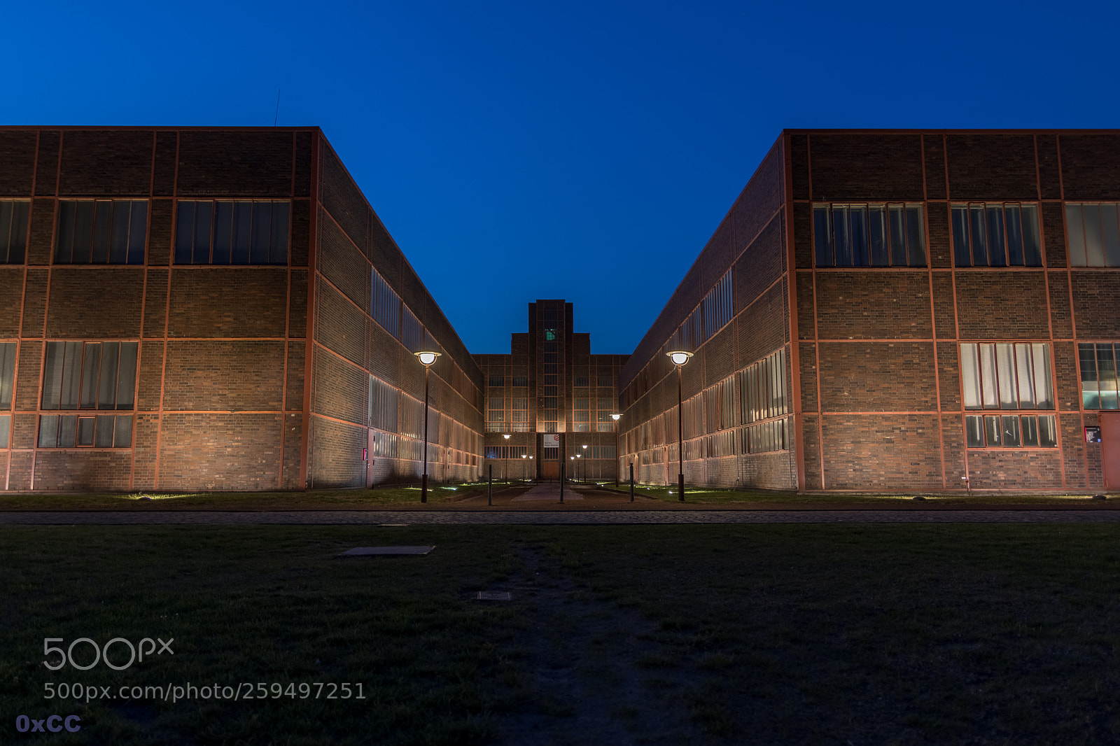 Canon EOS 7D Mark II sample photo. Symmetry photography