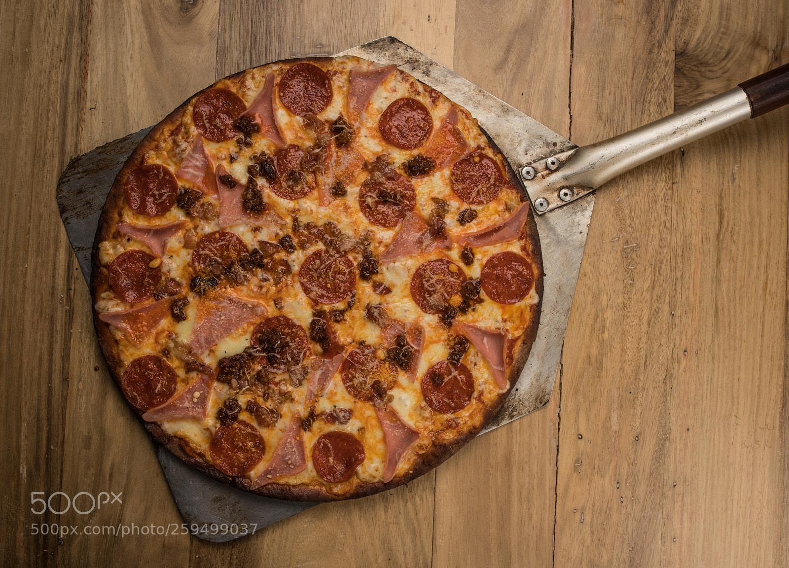 Canon EOS 6D Mark II sample photo. Pizza photography
