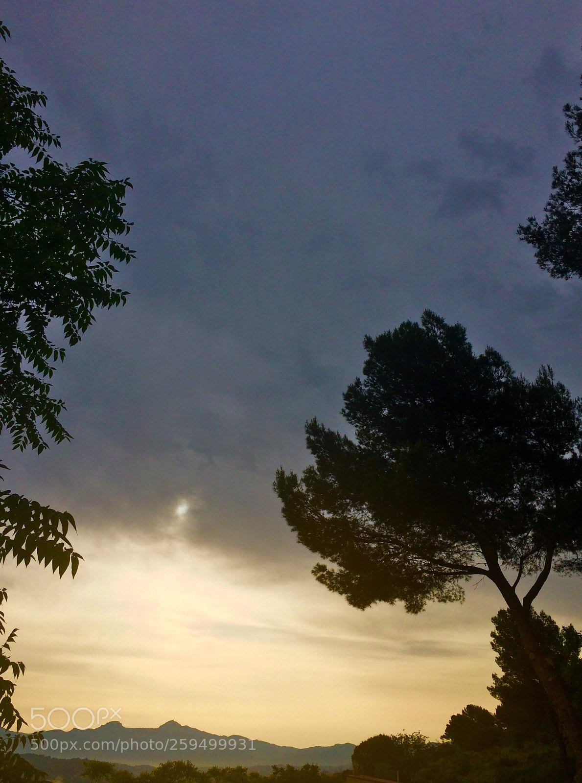 Apple iPhone 5s sample photo. Skies ending photography