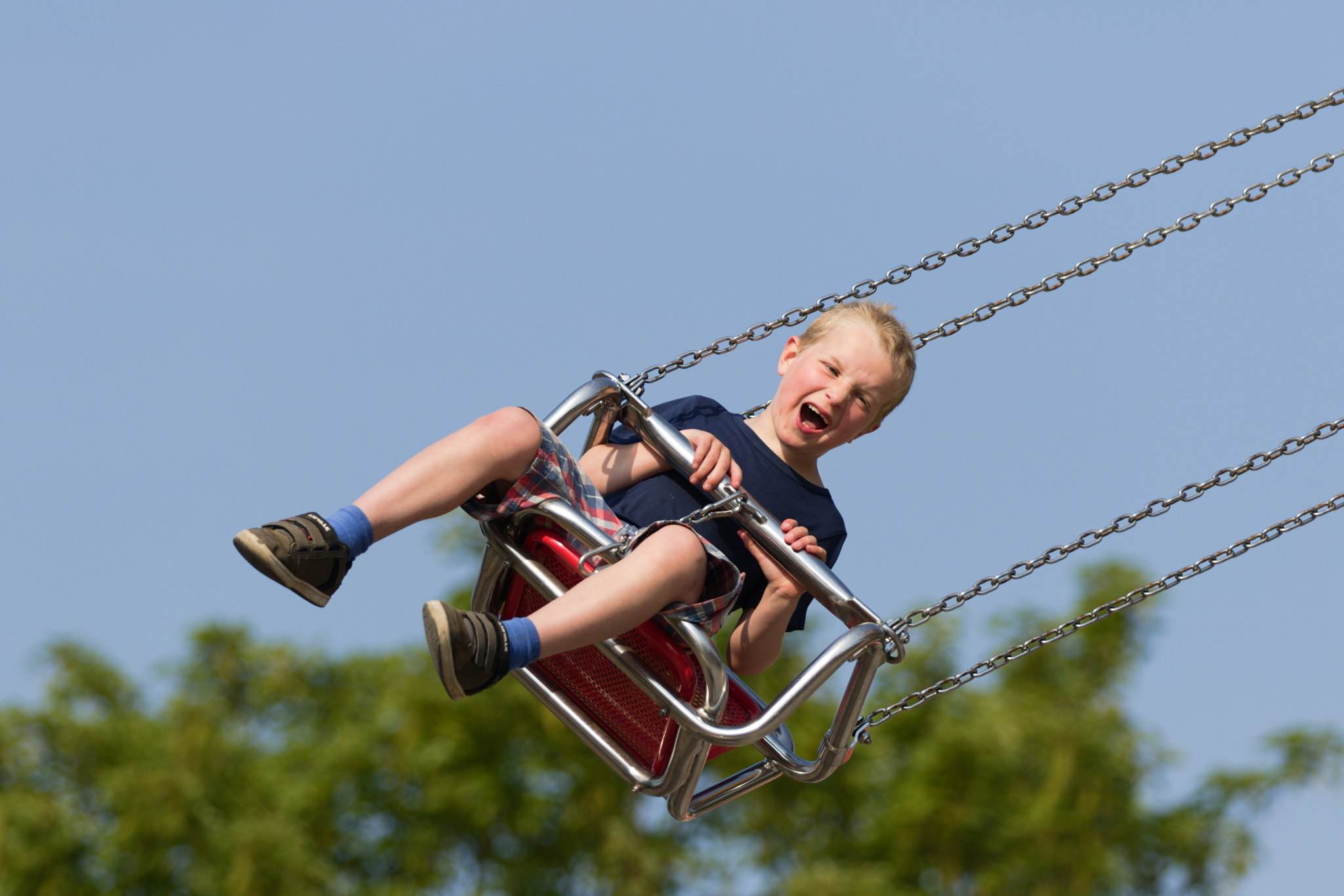 Canon EOS 7D Mark II sample photo. Boy on a chair swing ride photography