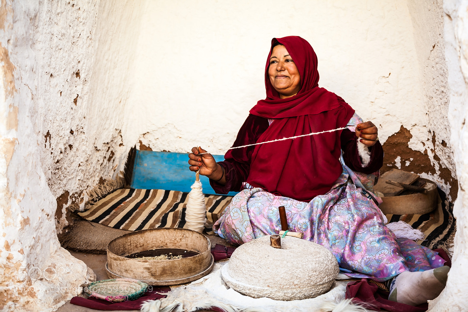 Canon EOS 5D Mark II sample photo. Tunisia spinning the wool photography